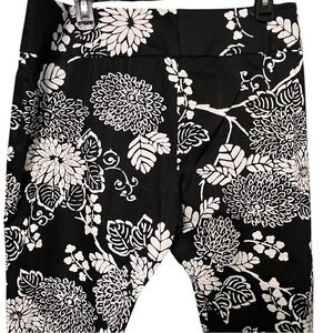 Cache size 12 black & white floral embellished pants wide leg cropped pants